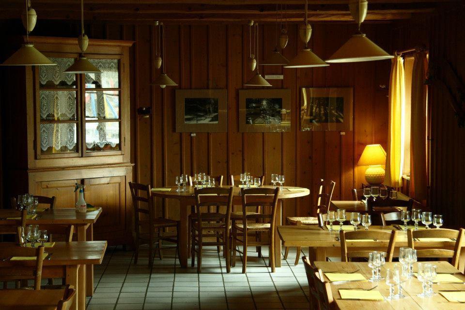 Auberge De La Perdrix Hauterive-la-Fresse Exterior photo