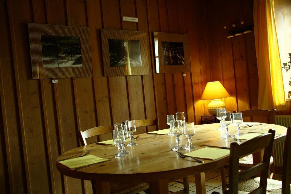 Auberge De La Perdrix Hauterive-la-Fresse Exterior photo